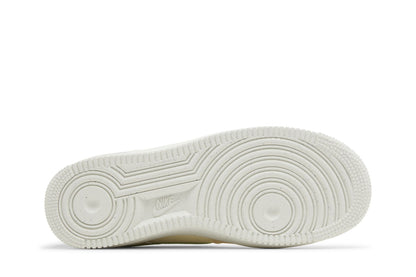 Nike Air Force 1 Low '07 SE Coconut Milk Chlorophyll (Women's) sneaker afbeelding 4 - stylecode DV3808-102