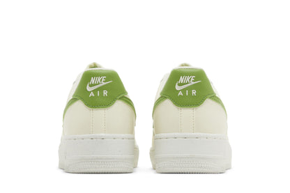 Nike Air Force 1 Low '07 SE Coconut Milk Chlorophyll (Women's) sneaker afbeelding 6 - stylecode DV3808-102