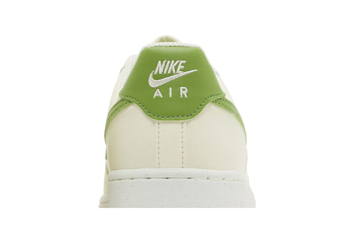 Nike Air Force 1 Low '07 SE Coconut Milk Chlorophyll (Women's) sneaker afbeelding 7 - stylecode DV3808-102