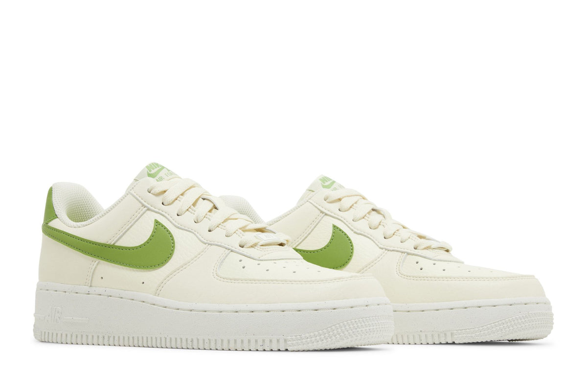 Nike Air Force 1 Low '07 SE Coconut Milk Chlorophyll (Women's) sneaker afbeelding 8 - stylecode DV3808-102