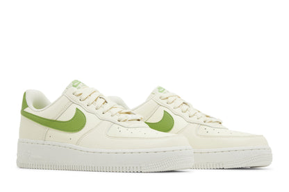 Nike Air Force 1 Low '07 SE Coconut Milk Chlorophyll (Women's) sneaker afbeelding 8 - stylecode DV3808-102
