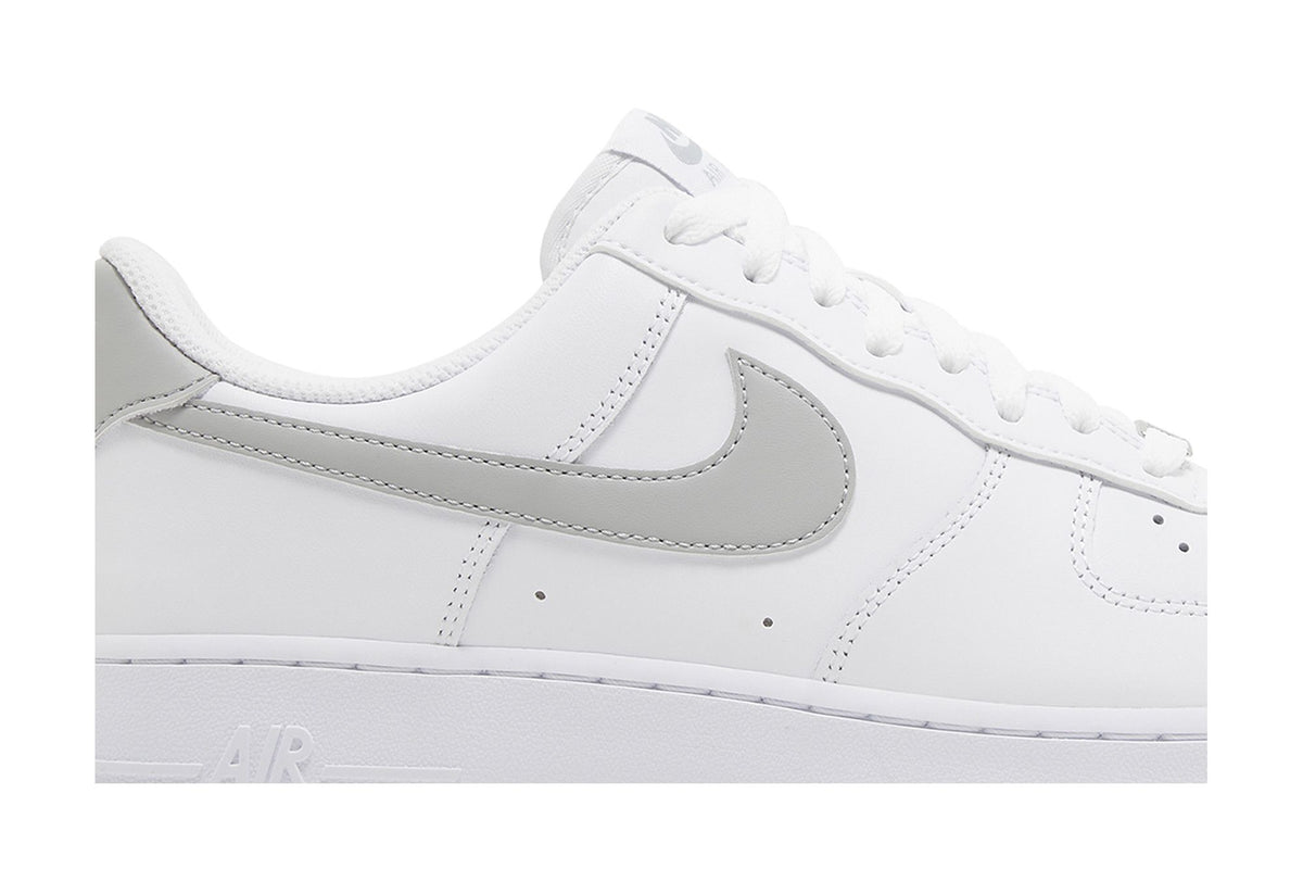Nike Air Force 1 Low '07 White Light Smoke Grey sneaker afbeelding 2 - stylecode FJ4146-100