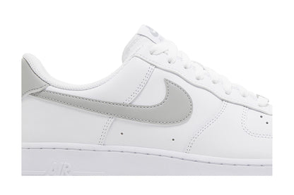 Nike Air Force 1 Low '07 White Light Smoke Grey sneaker afbeelding 2 - stylecode FJ4146-100