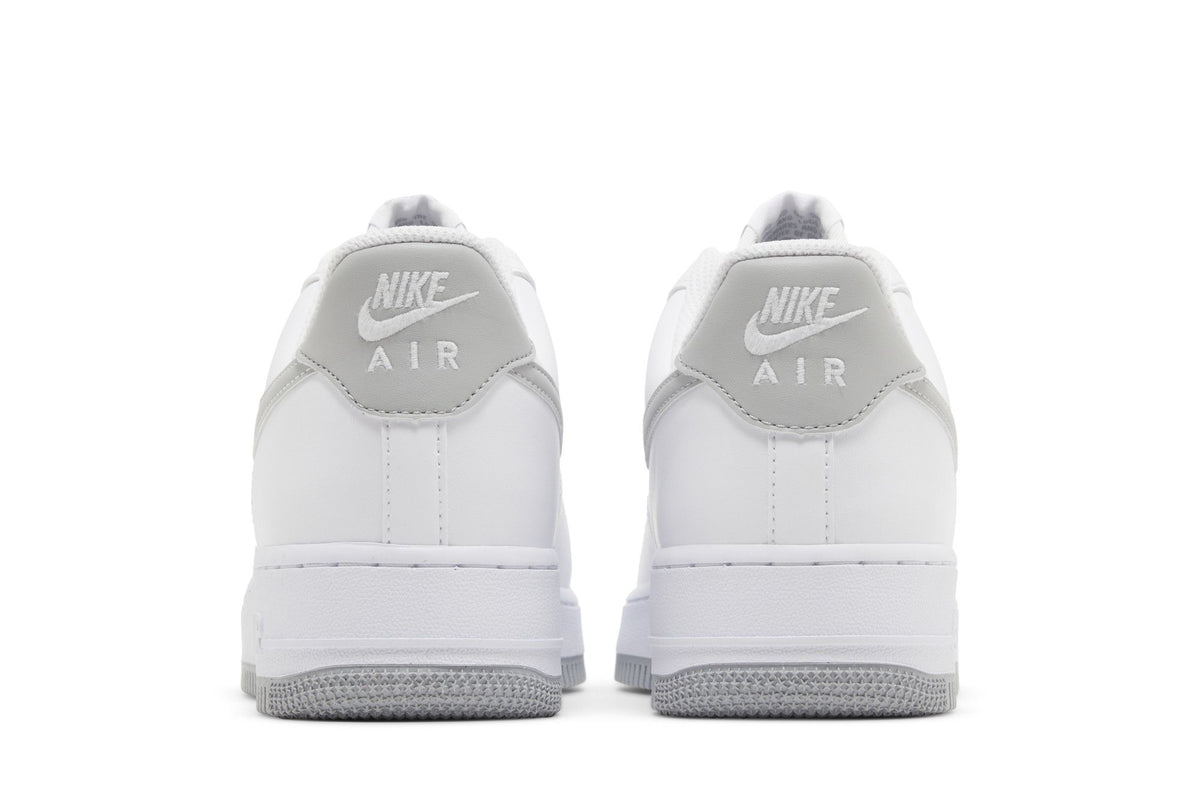 Nike Air Force 1 Low '07 White Light Smoke Grey sneaker afbeelding 6 - stylecode FJ4146-100