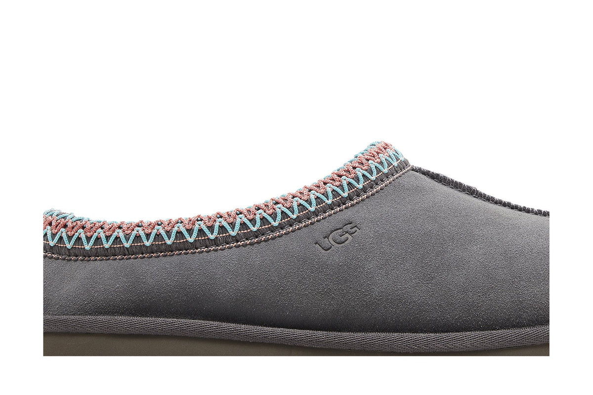 UGG Tasman Slipper Dark Grey (Women's) sneaker afbeelding 2 - stylecode 5955-DGRY