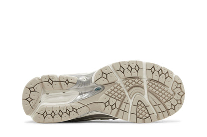 New Balance 1906R Silver Metallic Sea Salt sneaker afbeelding 4 - stylecode M1906REE