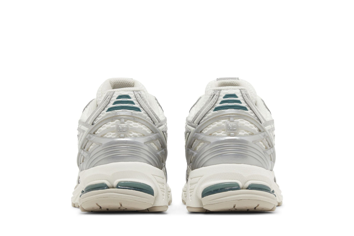 New Balance 1906R Silver Metallic Sea Salt sneaker afbeelding 6 - stylecode M1906REE