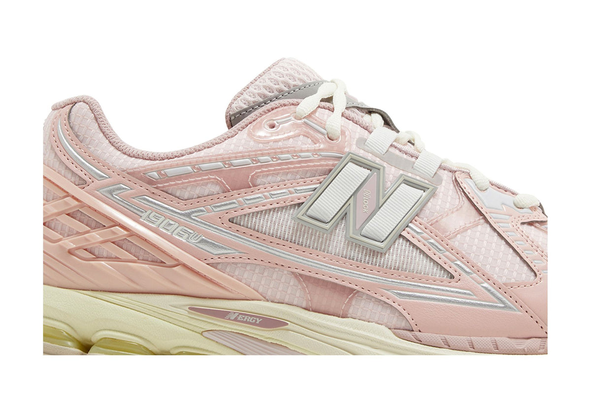 New Balance 1906R Lunar New Year Pink sneaker afbeelding 2 - stylecode M1906NLN