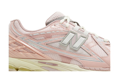 New Balance 1906R Lunar New Year Pink sneaker afbeelding 2 - stylecode M1906NLN