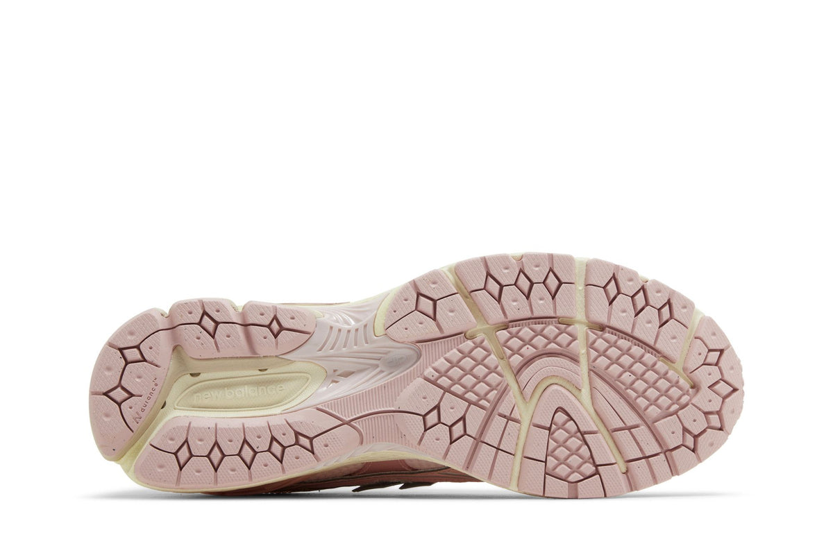 New Balance 1906R Lunar New Year Pink sneaker afbeelding 4 - stylecode M1906NLN