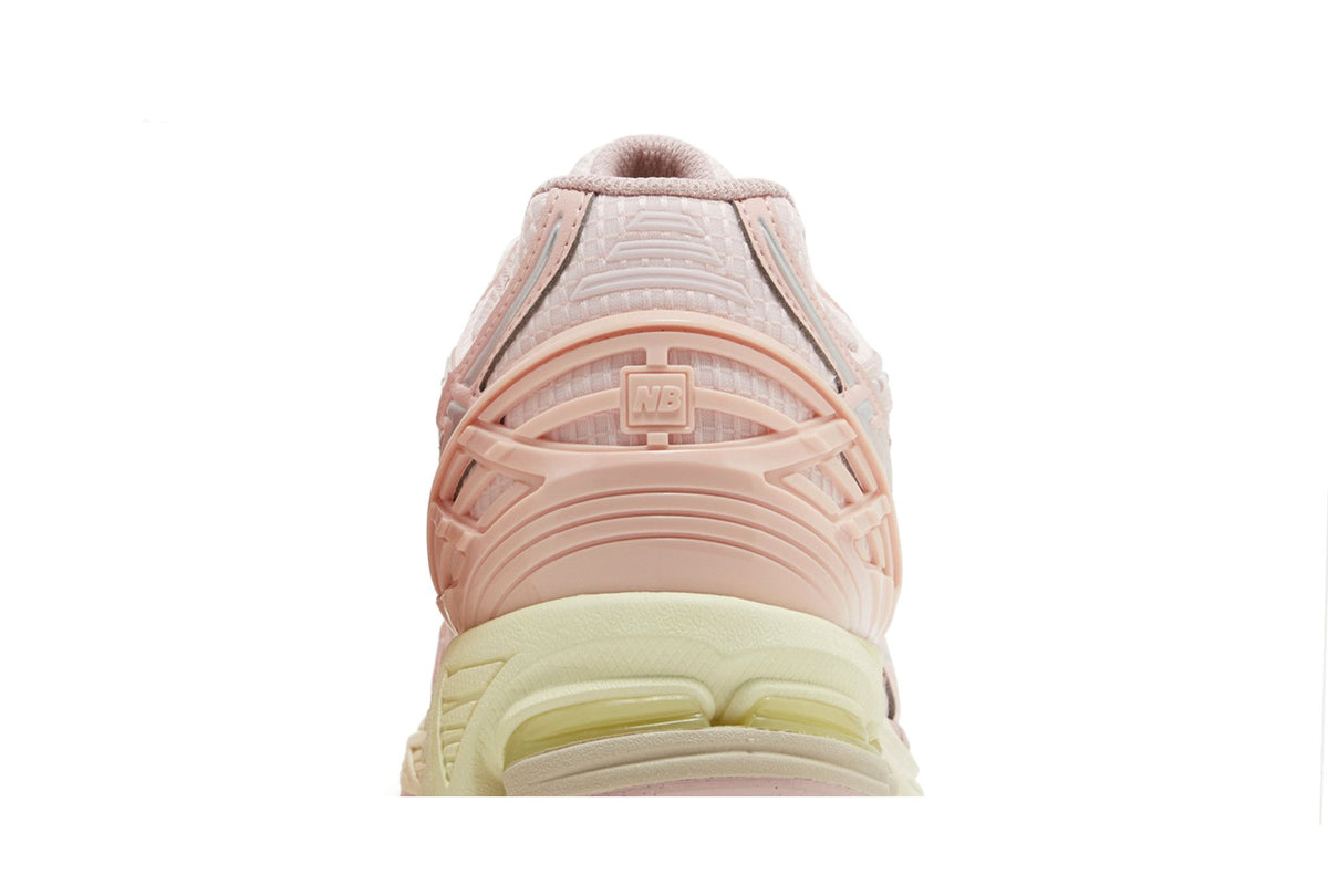 New Balance 1906R Lunar New Year Pink sneaker afbeelding 7 - stylecode M1906NLN