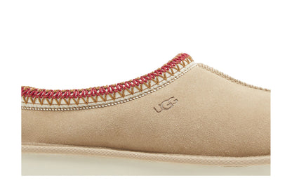 UGG Tasman Slipper Sand Dark Cherry (Women's) sneaker afbeelding 2 - stylecode 5955-SNDD