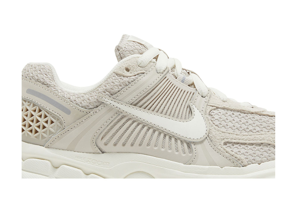 Nike Zoom Vomero 5 Light Orewood Brown (Women's) sneaker afbeelding 2 - stylecode FZ3780-101