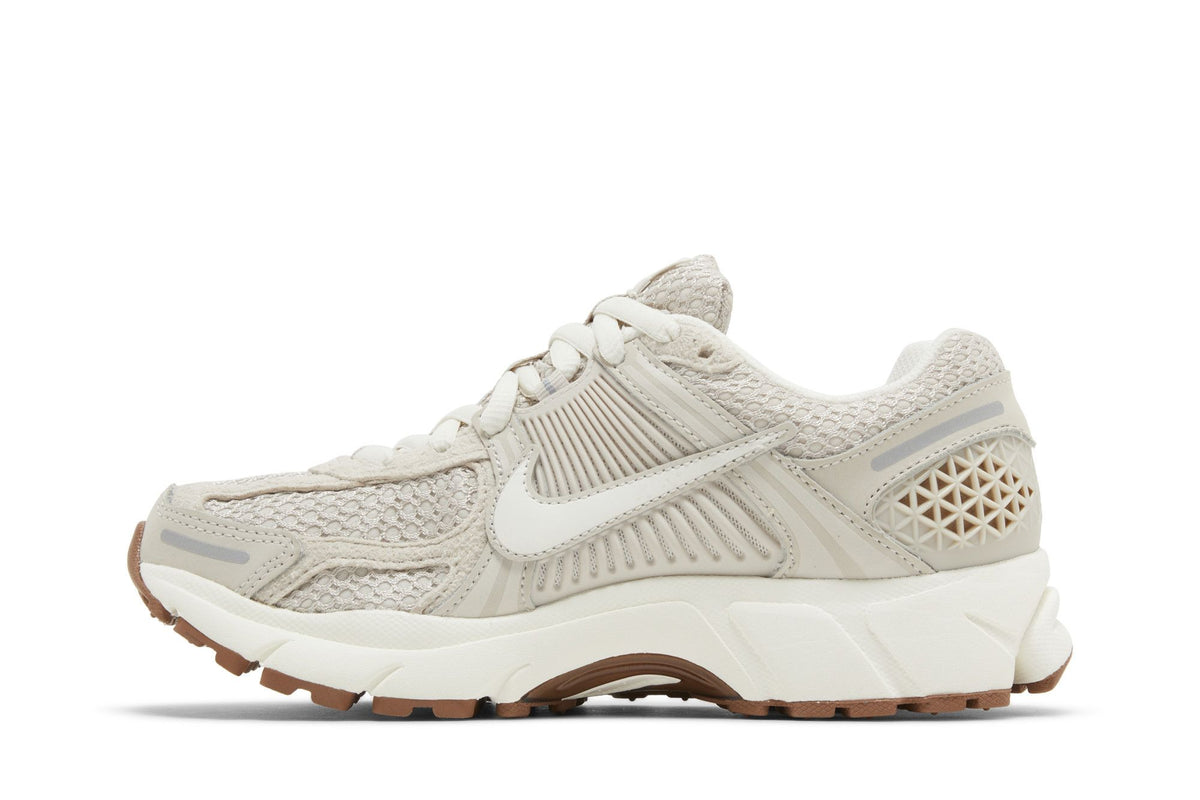 Nike Zoom Vomero 5 Light Orewood Brown (Women's) sneaker afbeelding 3 - stylecode FZ3780-101