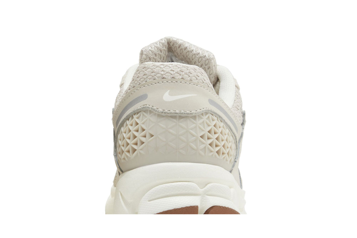 Nike Zoom Vomero 5 Light Orewood Brown (Women's) sneaker afbeelding 7 - stylecode FZ3780-101