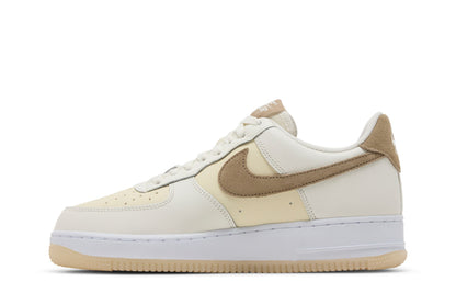 Nike Air Force 1 Low '07 LV8 Coconut Milk Khaki sneaker afbeelding 3 - stylecode FN5832-101