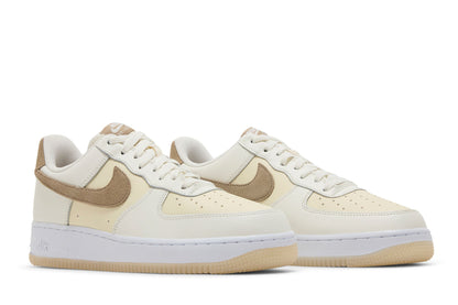 Nike Air Force 1 Low '07 LV8 Coconut Milk Khaki sneaker afbeelding 8 - stylecode FN5832-101