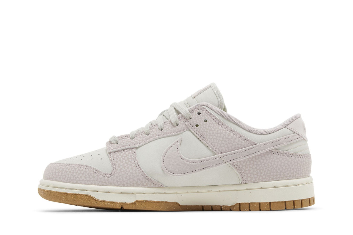 Nike Dunk Low PRM Next Nature Platinum Violet (Women's) sneaker afbeelding 3 - stylecode FN6345-001