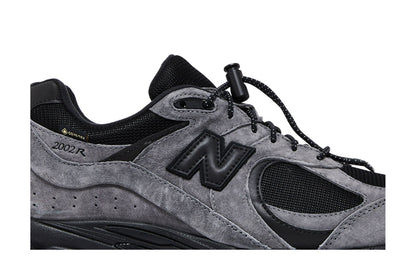 New Balance 2002R Gore-Tex JJJJound Charcoal sneaker afbeelding 2 - stylecode M2002RXZ