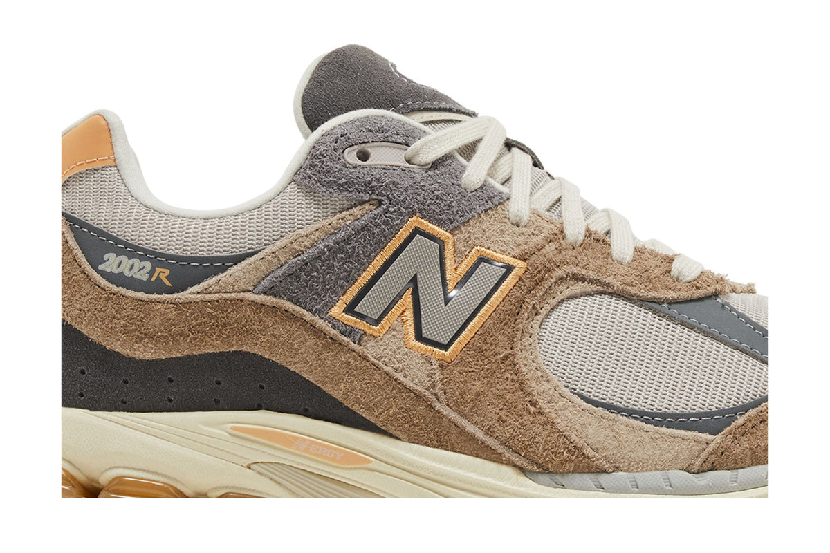 New Balance 2002R Mushroom Hazy Peach sneaker afbeelding 2 - stylecode M2002REJ