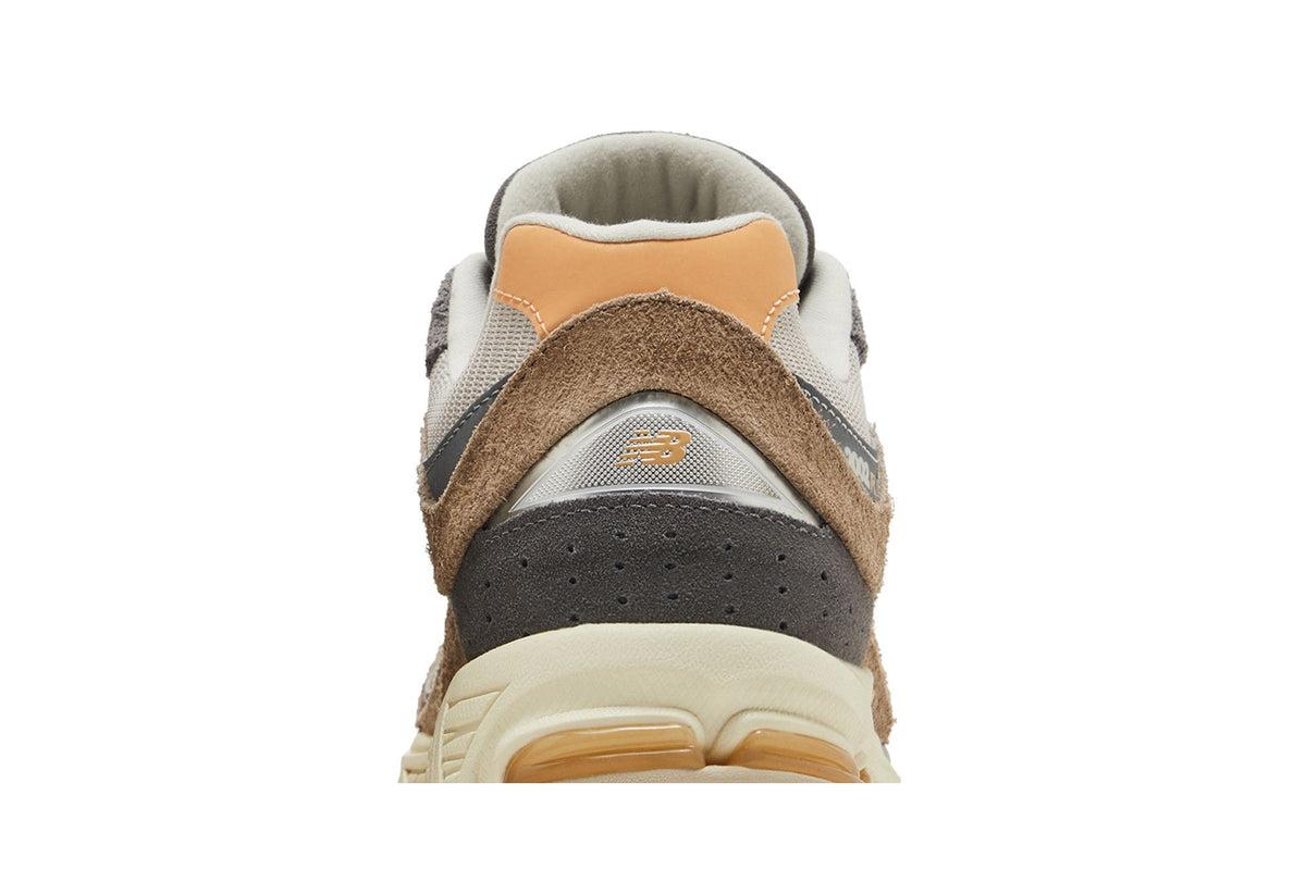 New Balance 2002R Mushroom Hazy Peach sneaker afbeelding 7 - stylecode M2002REJ