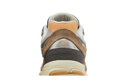 New Balance 2002R Mushroom Hazy Peach sneaker afbeelding 7 - stylecode M2002REJ