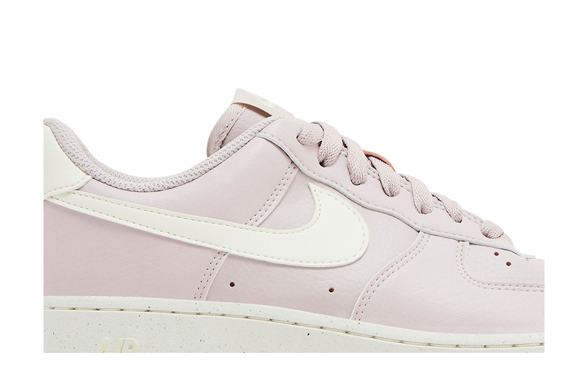 Nike Air Force 1 Low '07 SE Next Nature Platinum Violet Coconut Milk (Women's) sneaker afbeelding 2 - stylecode DV3808-001