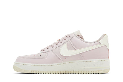 Nike Air Force 1 Low '07 SE Next Nature Platinum Violet Coconut Milk (Women's) sneaker afbeelding 3 - stylecode DV3808-001