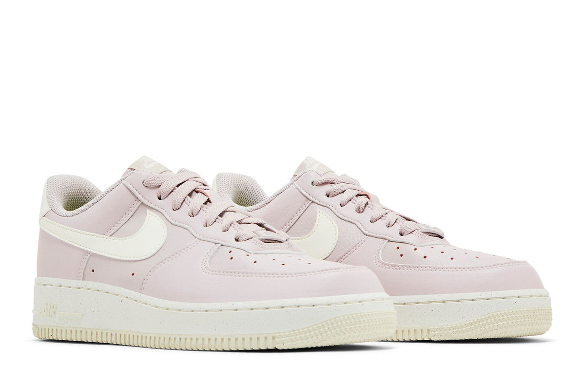 Nike Air Force 1 Low '07 SE Next Nature Platinum Violet Coconut Milk (Women's) sneaker afbeelding 8 - stylecode DV3808-001