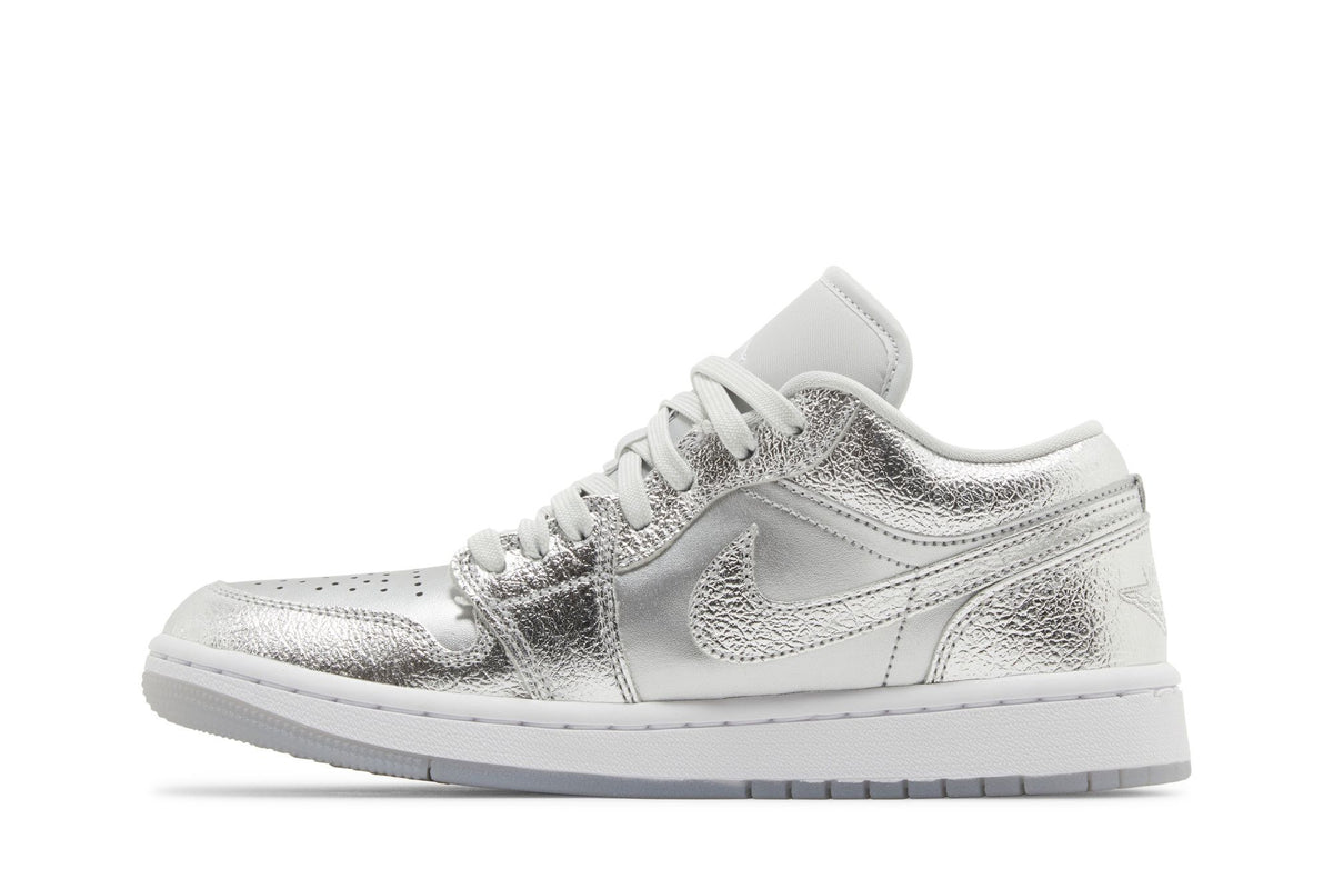 Jordan 1 Low SE Metallic Silver (Women's) sneaker afbeelding 3 - stylecode FN5030-001