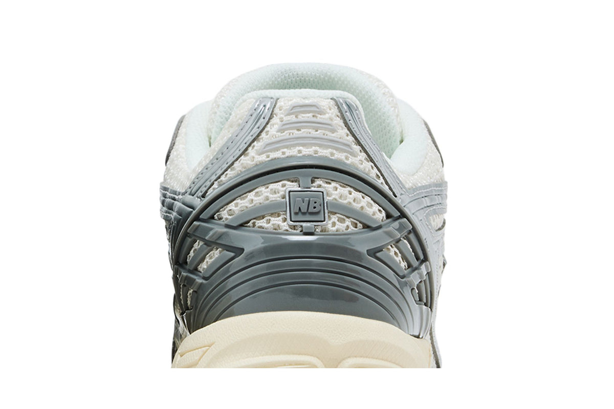 New Balance 1906R Moonrock Silver sneaker afbeelding 7 - stylecode M1906RFS