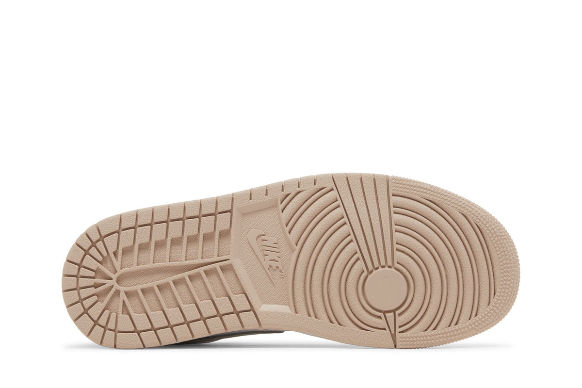 Jordan 1 Low Particle Beige (Women's) sneaker afbeelding 4 - stylecode DC0774-120