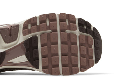 Nike Zoom Vomero 5 Dusted Clay sneaker afbeelding 5 - stylecode HF1553-200