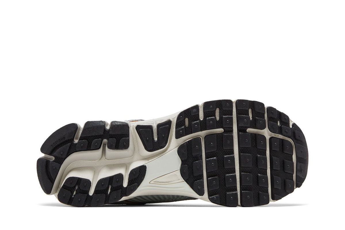 Nike Zoom Vomero 5 Light Silver Chrome (Women's) sneaker afbeelding 4 - stylecode FN6742-001