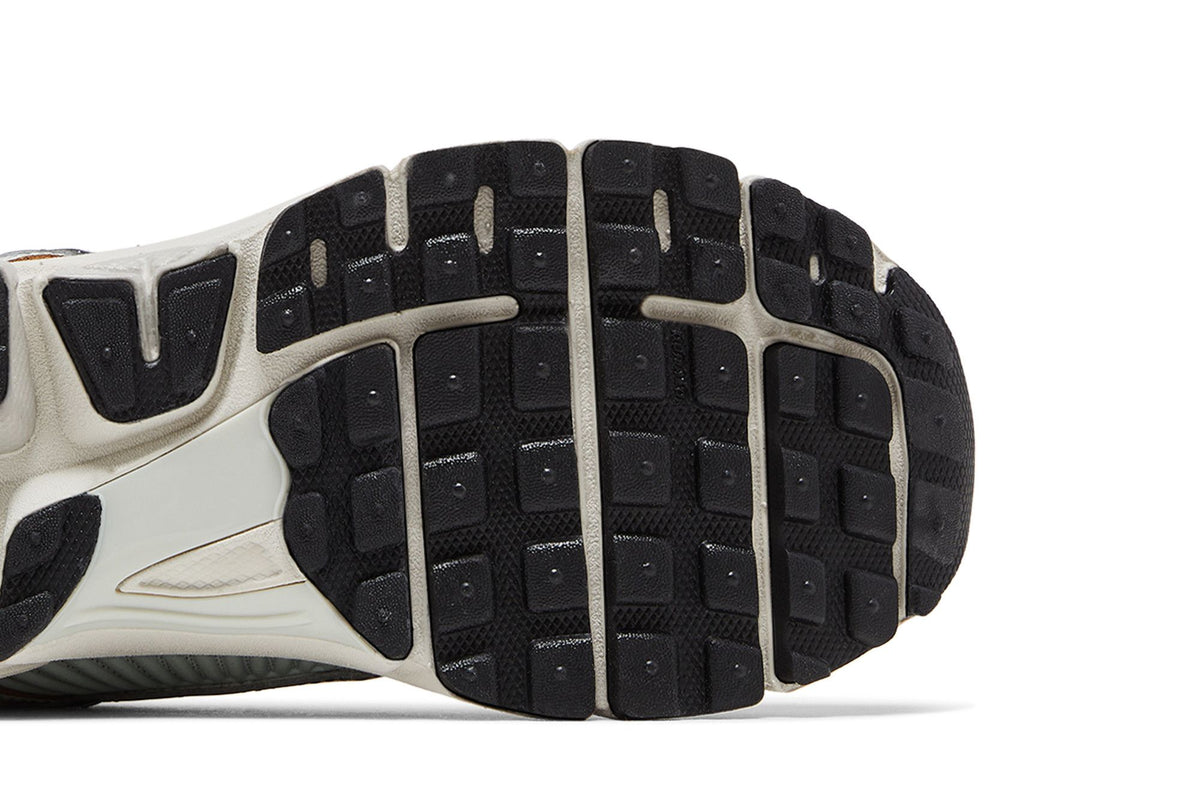 Nike Zoom Vomero 5 Light Silver Chrome (Women's) sneaker afbeelding 5 - stylecode FN6742-001