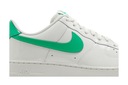 Nike Air Force 1 Low '07 Patent Platinum Tint Stadium Green sneaker afbeelding 2 - stylecode HF4864-094