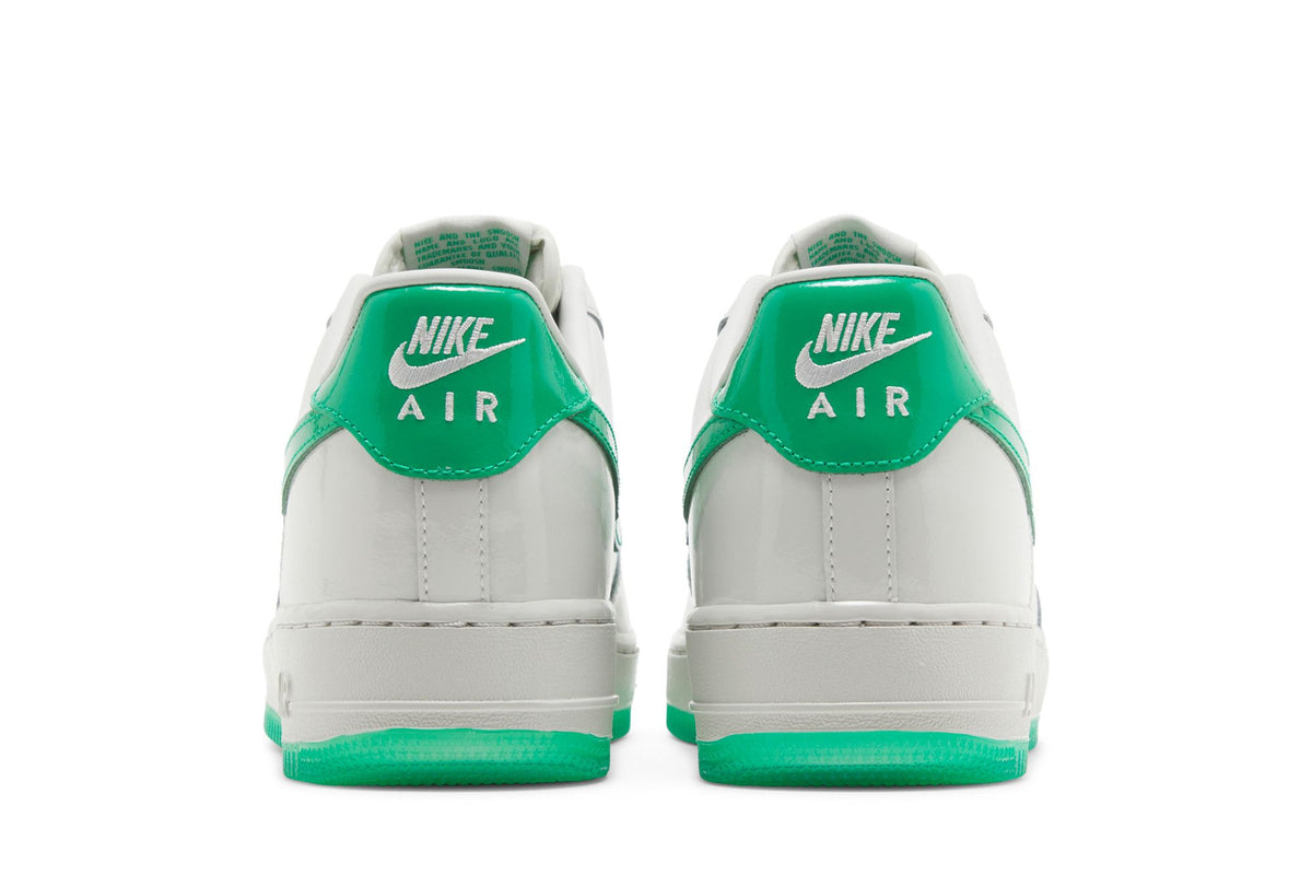 Nike Air Force 1 Low '07 Patent Platinum Tint Stadium Green sneaker afbeelding 6 - stylecode HF4864-094