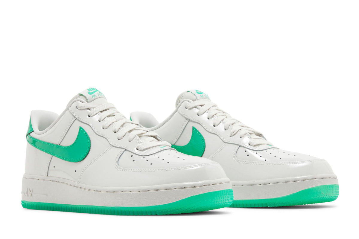 Nike Air Force 1 Low '07 Patent Platinum Tint Stadium Green sneaker afbeelding 8 - stylecode HF4864-094