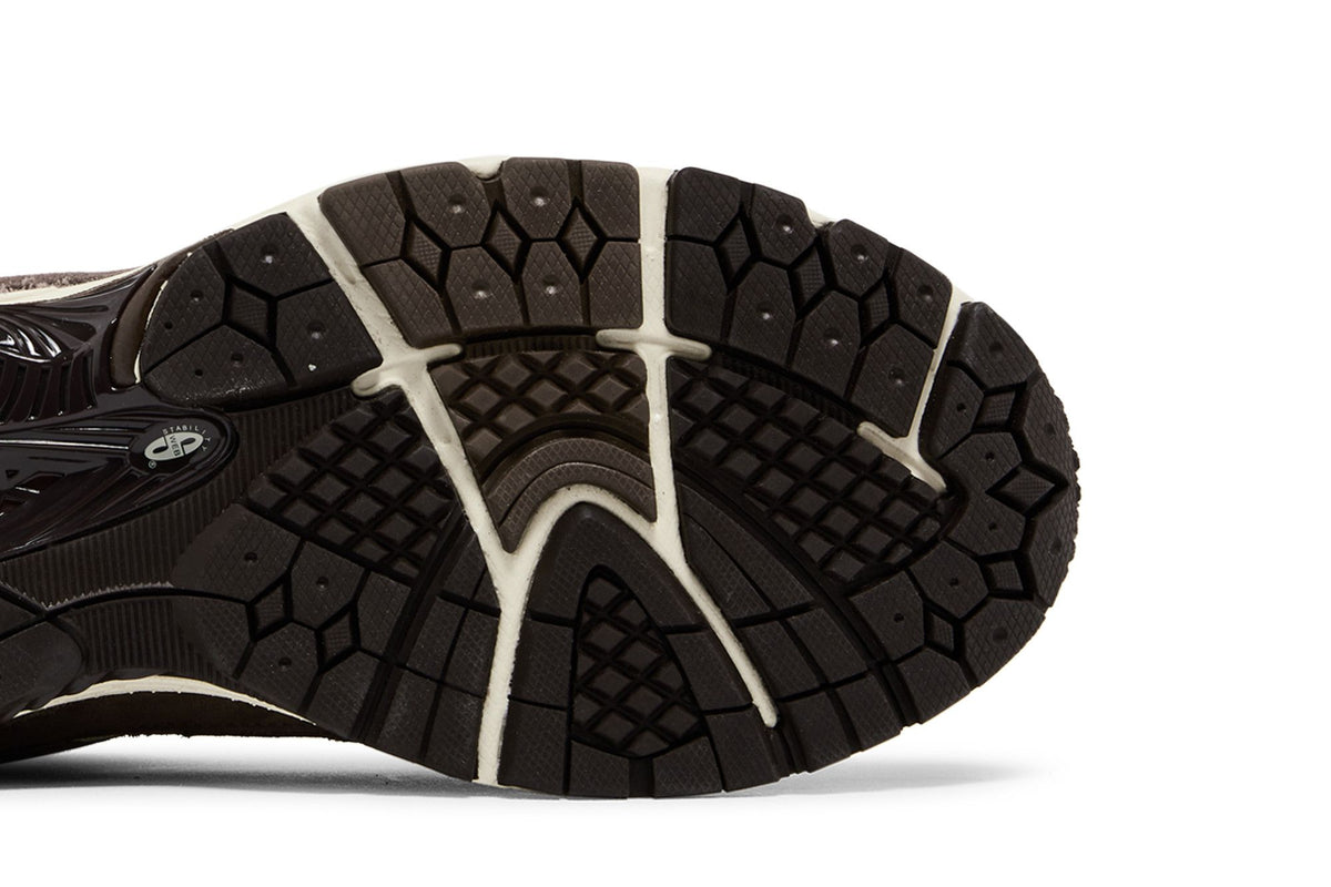 New Balance 2002R Shoe Palace Volcanic Rocks Brown sneaker afbeelding 5 - stylecode M2002RGM
