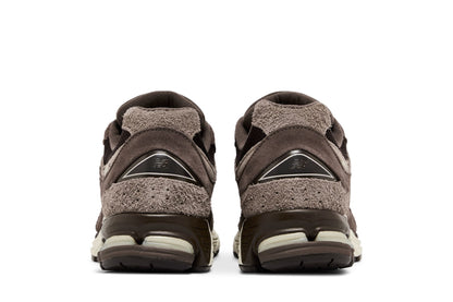 New Balance 2002R Shoe Palace Volcanic Rocks Brown sneaker afbeelding 6 - stylecode M2002RGM