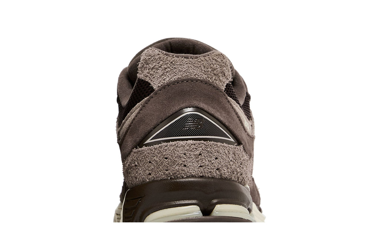 New Balance 2002R Shoe Palace Volcanic Rocks Brown sneaker afbeelding 7 - stylecode M2002RGM
