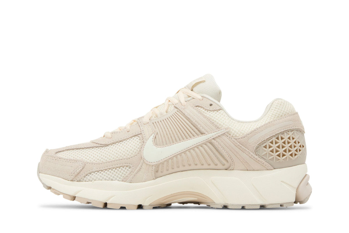 Nike Zoom Vomero 5 Light Orewood Brown sneaker afbeelding 3 - stylecode HF1553-100
