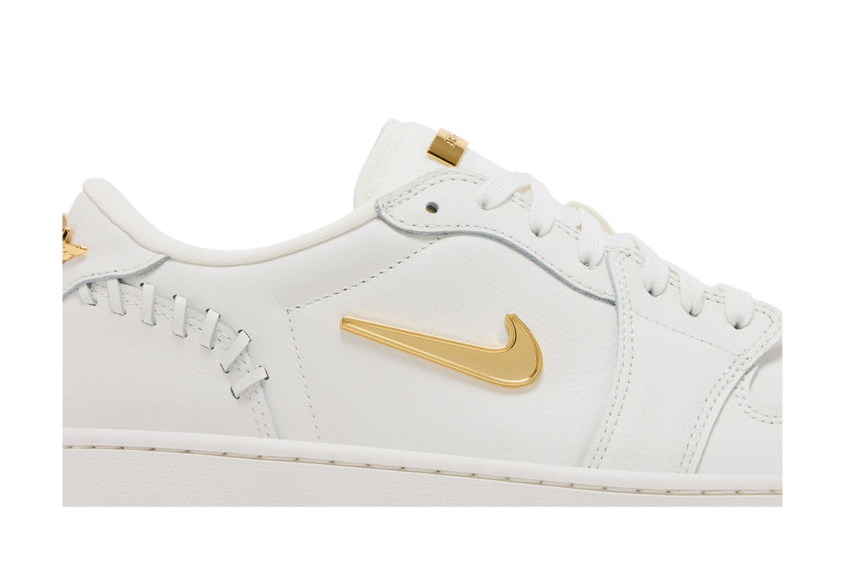 Jordan 1 Low Method of Make Sail Metallic Gold (Women's) sneaker afbeelding 2 - stylecode FN5032-100