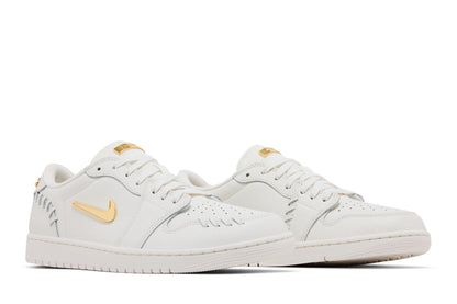 Jordan 1 Low Method of Make Sail Metallic Gold (Women's) sneaker afbeelding 8 - stylecode FN5032-100