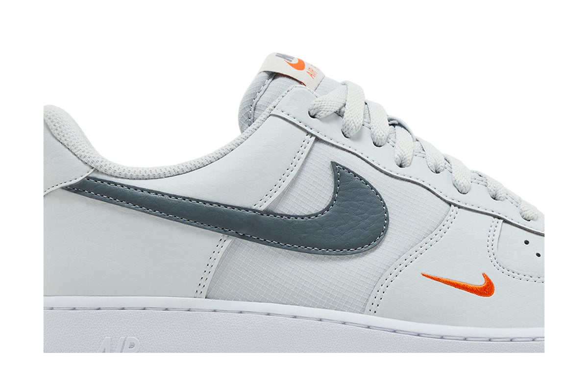 Nike Air Force 1 Low '07 Photon Dust Safety Orange sneaker afbeelding 2 - stylecode HF3836-001