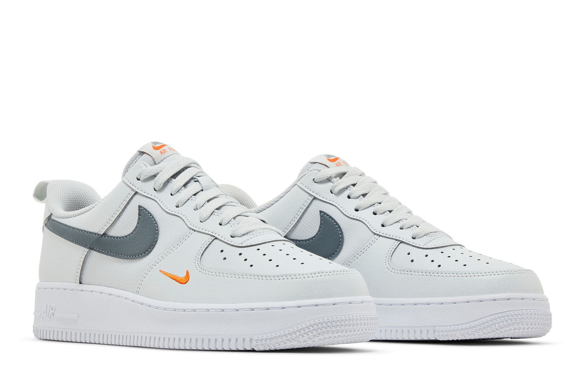 Nike Air Force 1 Low '07 Photon Dust Safety Orange sneaker afbeelding 8 - stylecode HF3836-001
