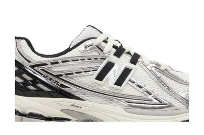 New Balance 1906R Silver Black sneaker afbeelding 2 - stylecode M1906RER