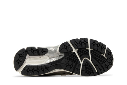 New Balance 1906R Silver Black sneaker afbeelding 4 - stylecode M1906RER