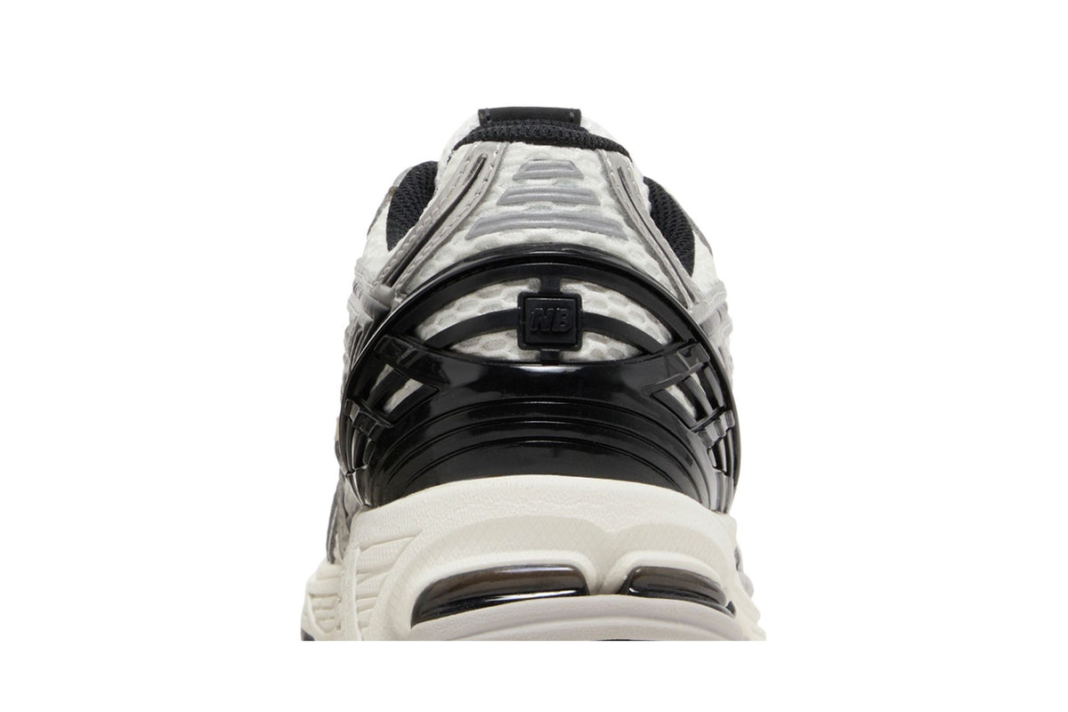 New Balance 1906R Silver Black sneaker afbeelding 7 - stylecode M1906RER
