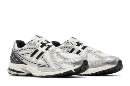 New Balance 1906R Silver Black sneaker afbeelding 8 - stylecode M1906RER